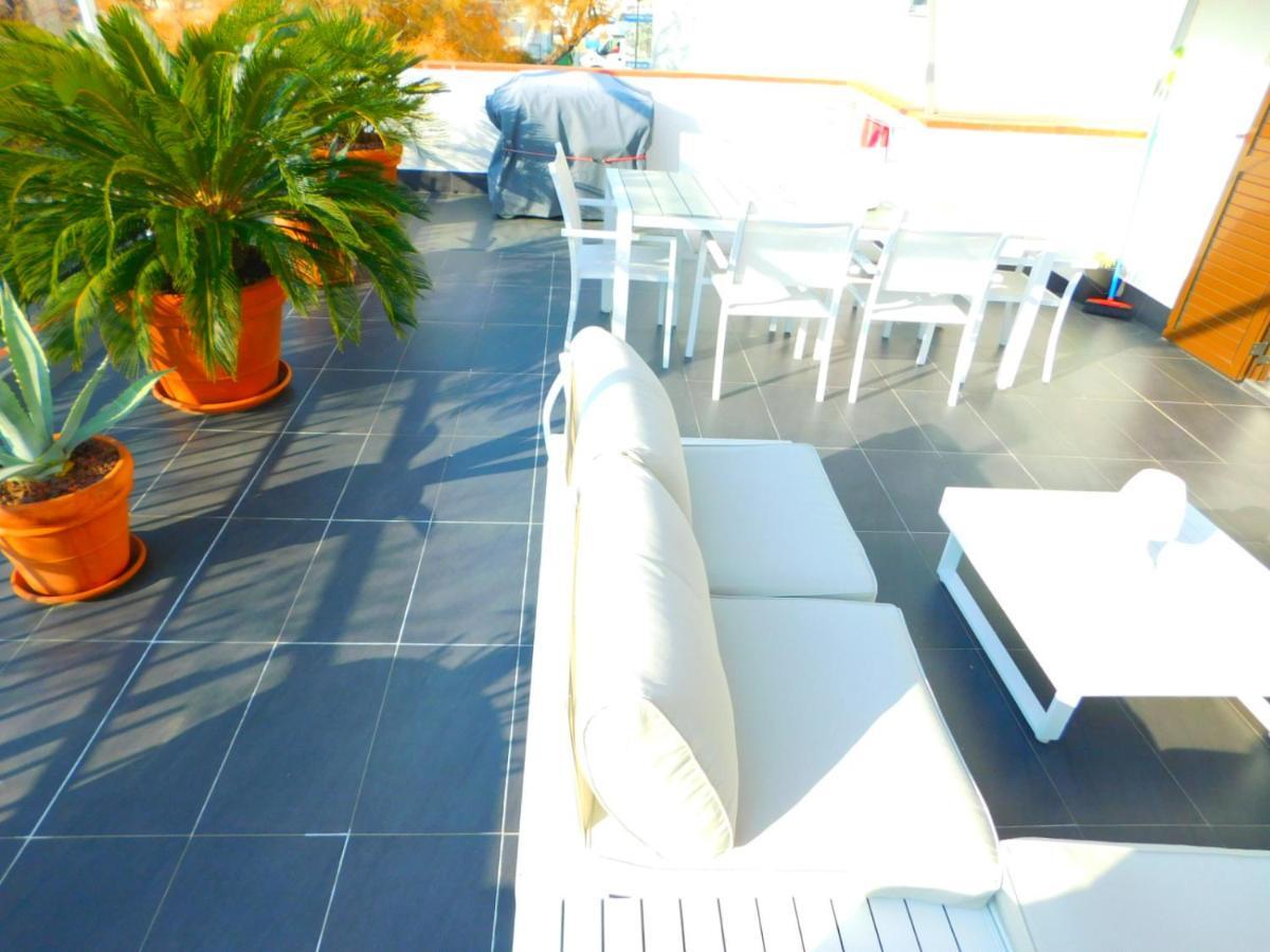 Con Gran Terraza Con Vistas Al Mar En Apartamento *